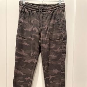 Athleta Farallon Jogger - classic camo - rarely worn!